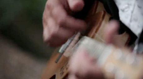 Eddie Vedder ukulele video