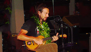 Eddie Vedder plays DeVine Ukulele